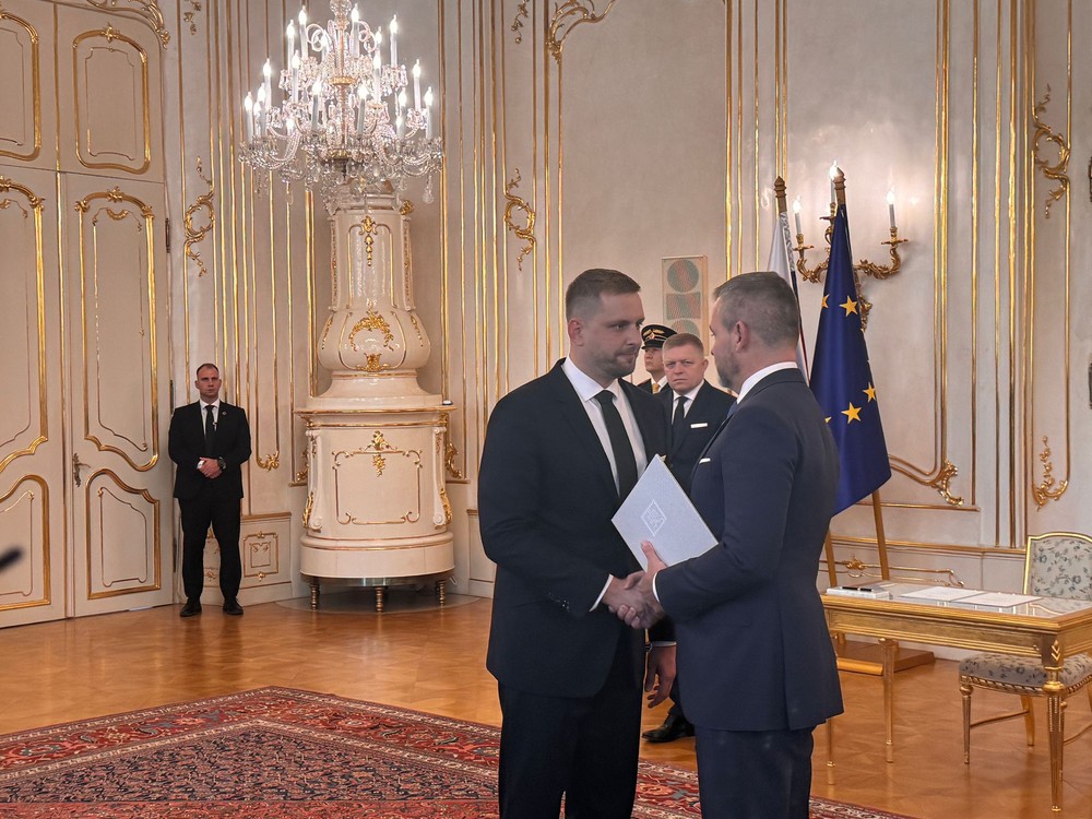 Prezident prijal demisiu Dolinkovej. Vo funkcii ju nahradí Šaško