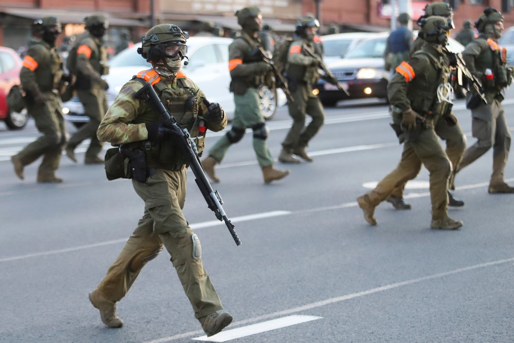 Protestujúce ženy v Bielorusku a zásah polície