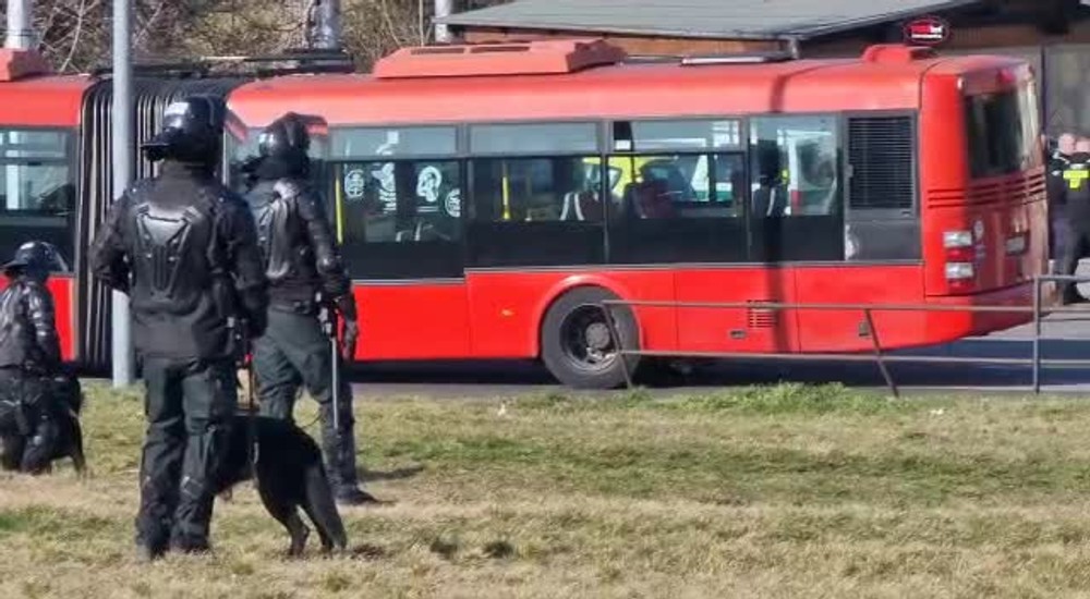 [multi] Futbal otvorenie zábery na ochranku 10557