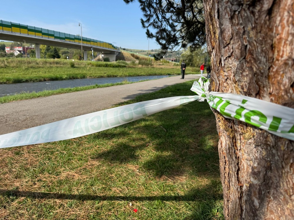 Bezvládne telo muža v Hrone