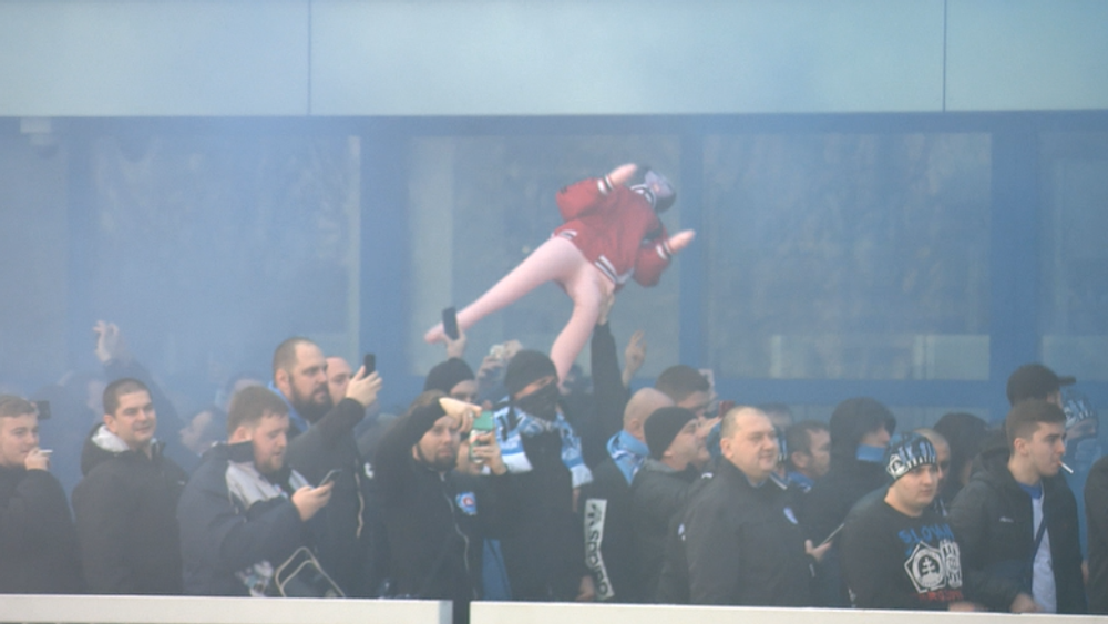 Vodné delá, psovodi a ťažkoodenci. V Trnave sa hralo najväčšie slovenské derby