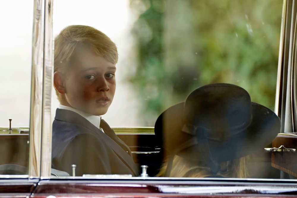 George a Charlotte na pohrebe