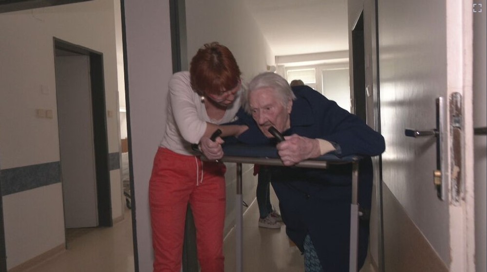 105-ročnú pani Helenku pustili z nemocnice (3)