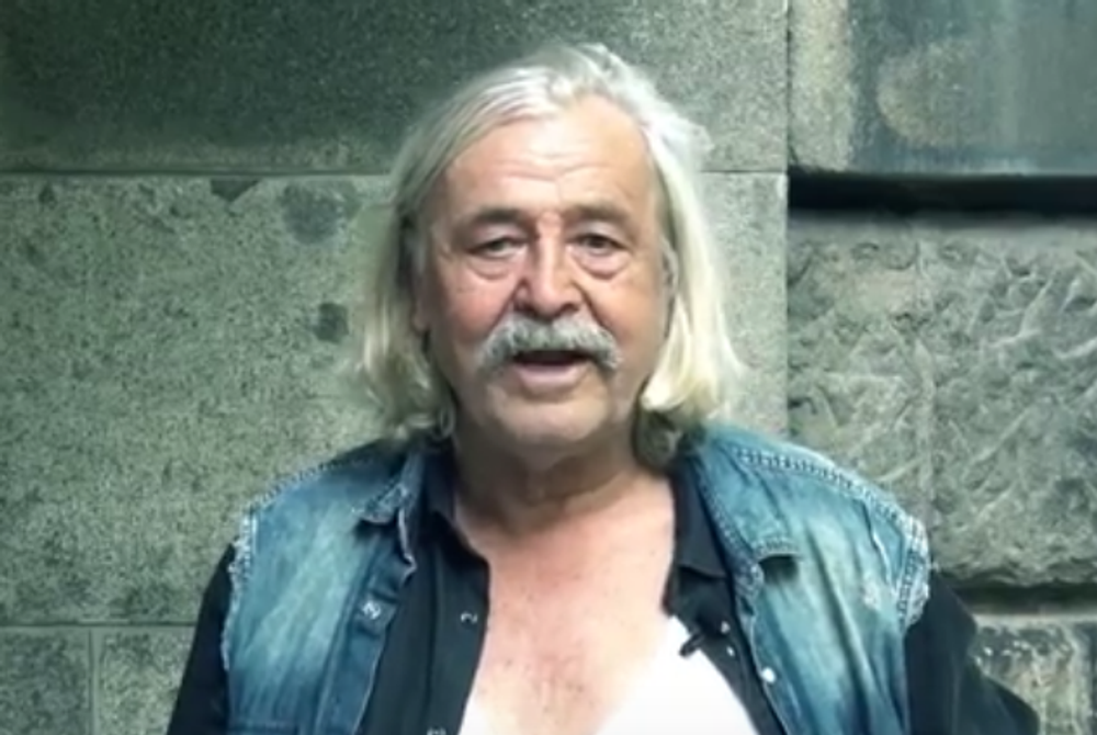 Screenshot 2024-12-15 at 22-33-39 Pánský klub - Zdeněk Žák jako sexuálně závislý rocker Gigi - YouTube