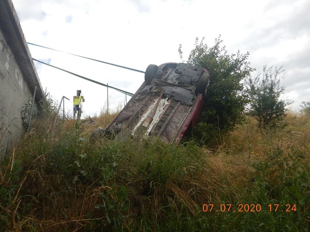 Na R1 došlo k tragickej nehode. Vodič vyletel z cesty, zastavil ho až svah