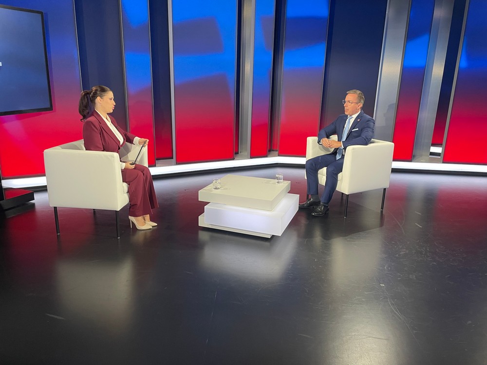 Politika 24 - Erik Tomáš