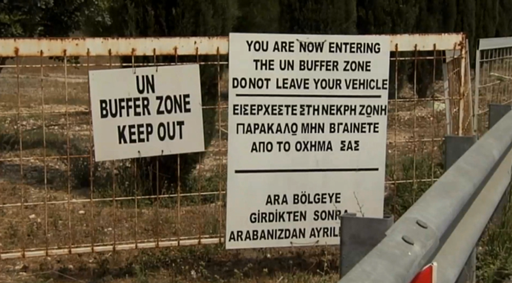 Premiér Pellegrini navštívil demilitarizovanú zónu na Cypre. Situácia je podľa neho vážna