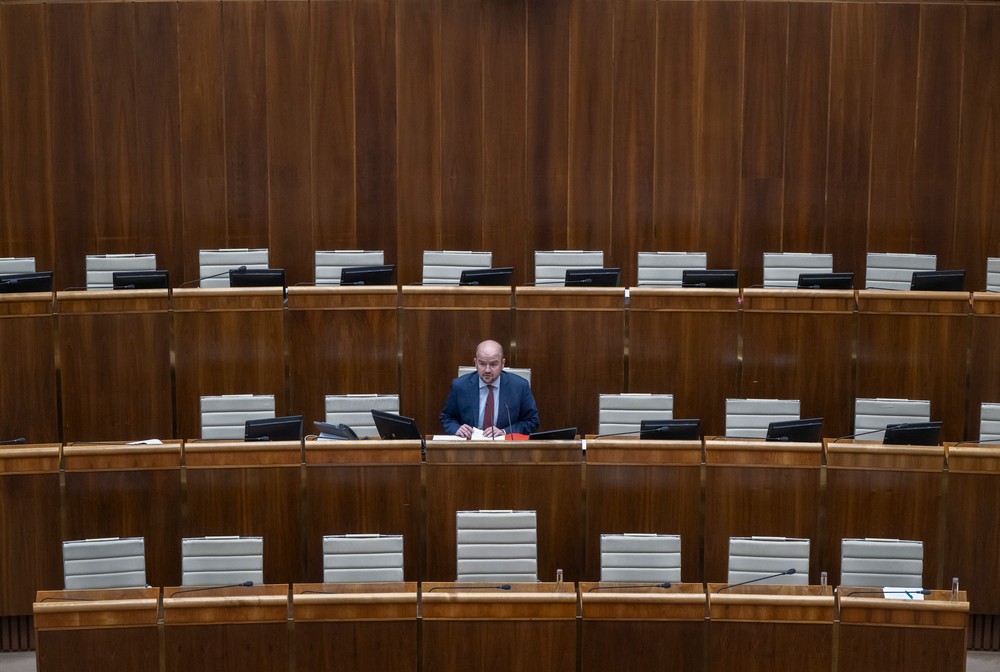 Opozícii sa ani na štvrtý pokus nepodarilo otvoriť mimoriadnu schôdzu na odvolávanie ministra Druckera.