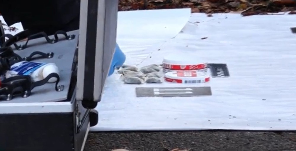 Policajti našli drogy.