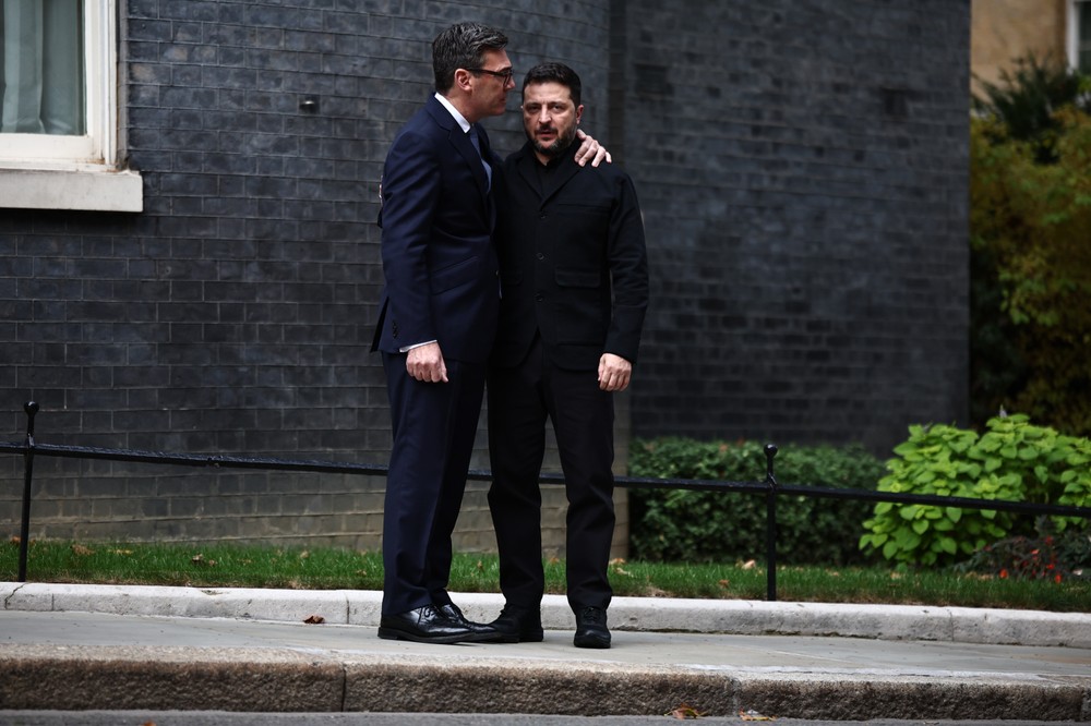 Volodymyr Zelenskyj sa stretol s britským kráľom a premiérom