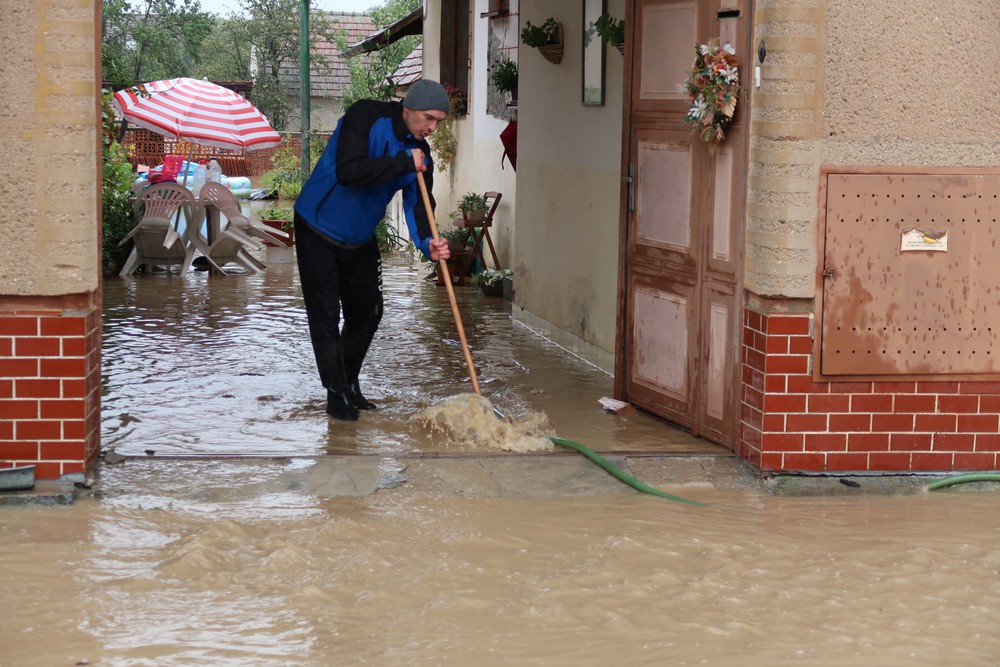 V Radošovciach zaplavilo najmenej 50 domov