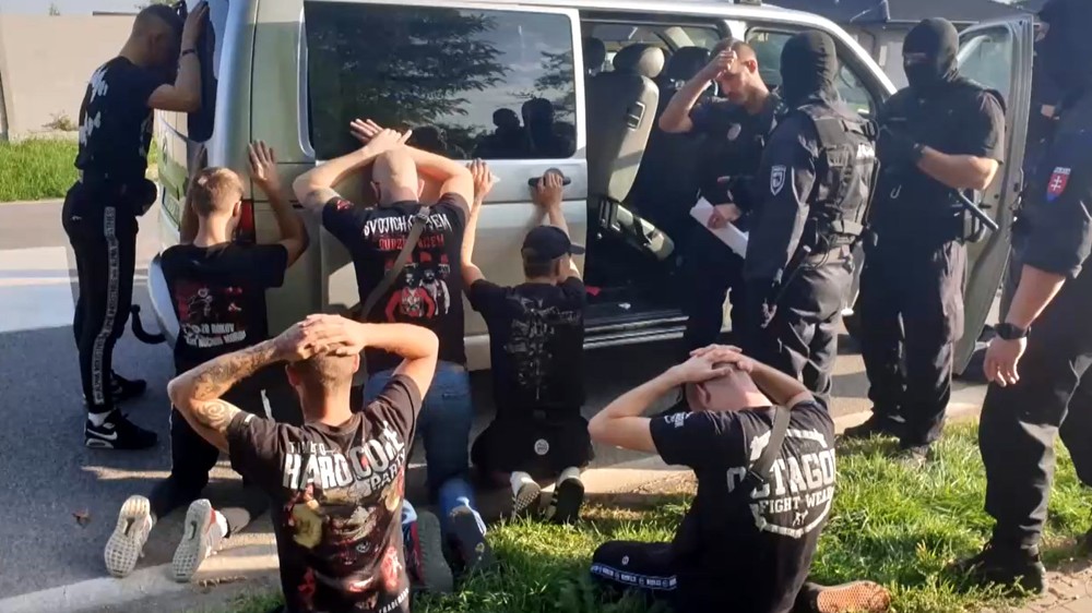 Trnavskí fanúšikovia zaútočili na posádku auta.