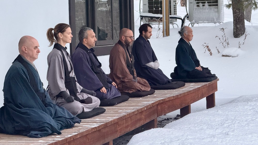 Nové fotografie pilotky z Epsteinovho okruhu