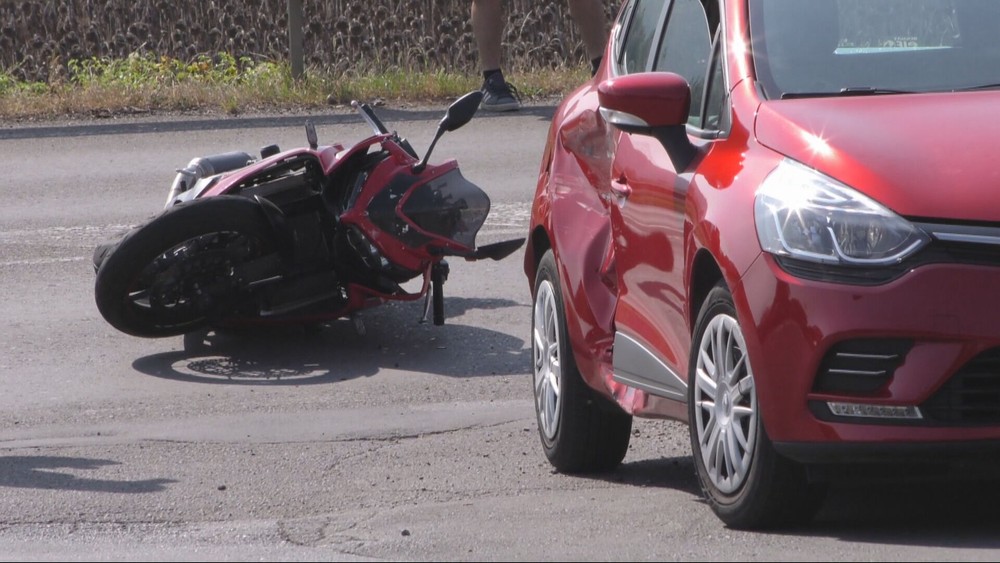 LED 2 KN Dochodca vrazil do motorkara