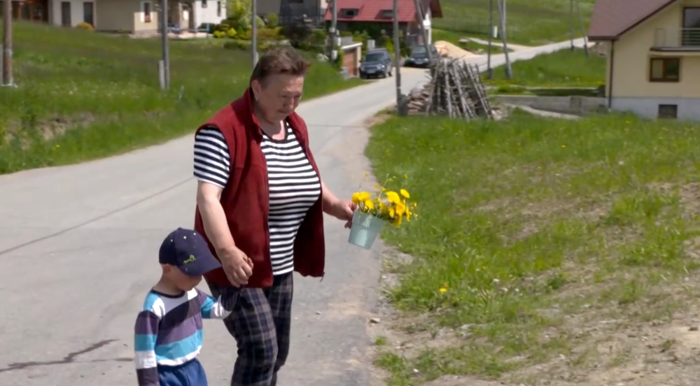 Deviatak na štvorkolke vybehol na hlavnú cestu, kde sa zrazil s autom