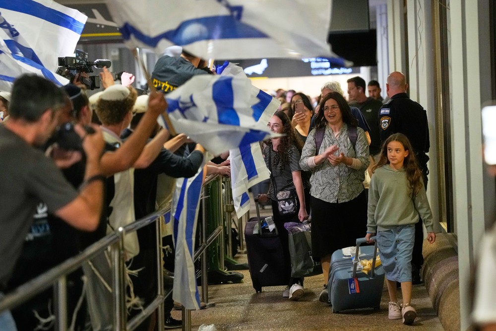 Israel_Mideast_Emergency_Landing716690