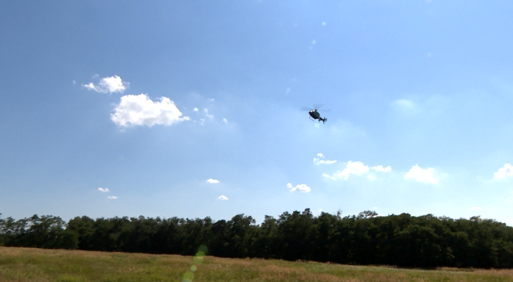 V lesoch na Záhorí objavili miestni desiatky utečencov, pátral po nich aj vrtuľník 