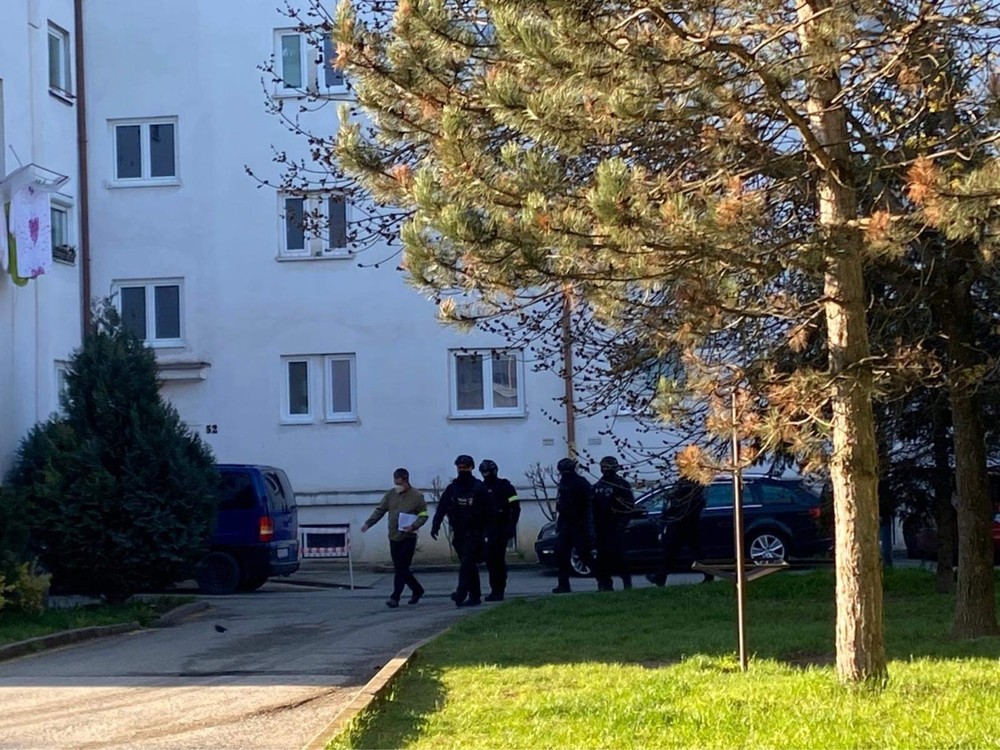 Niekoľko ľudí skončilo v putách po policajnej akcií v Košiciach