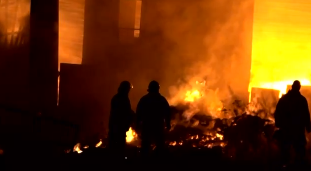 Halu na výrobu peliet zachvátili plamene