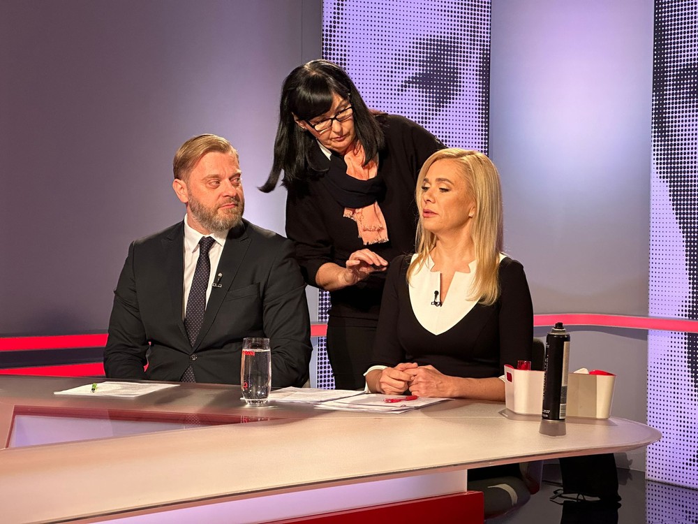 18f8dd02-0630-4b12-b615-6de7ee12a02e