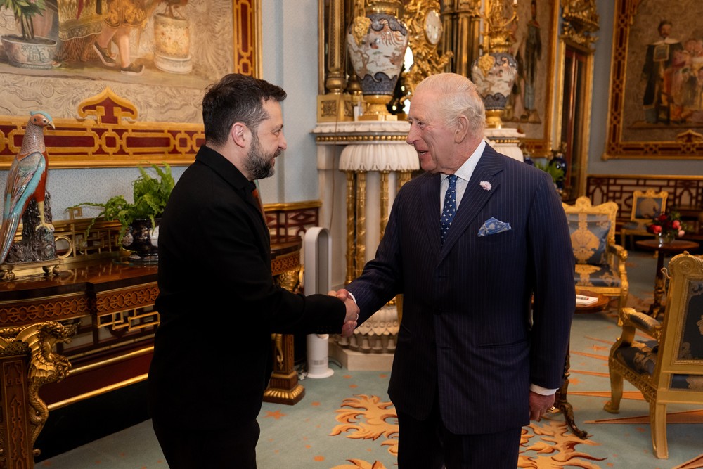 Volodymyr Zelenskyj sa stretol s britským kráľom a premiérom