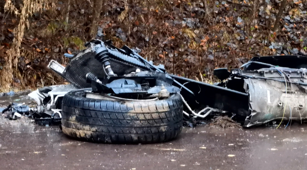 Auto s troma deťmi dostalo šmyk, rodinu po havárii odviezli z miesta záchranári 