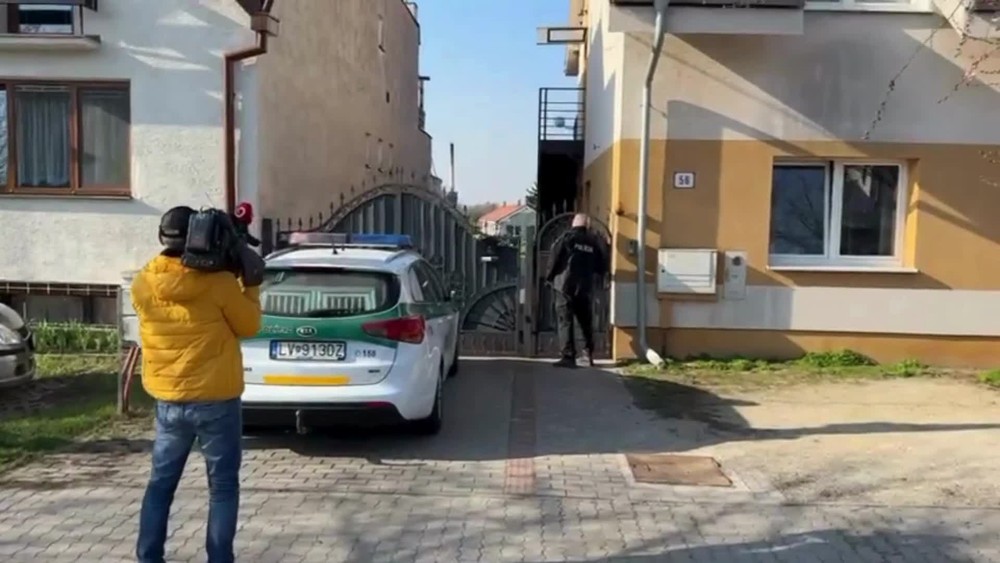 [multi] Polícia zasahuje pri protidrogovej akcii v Trnave 388