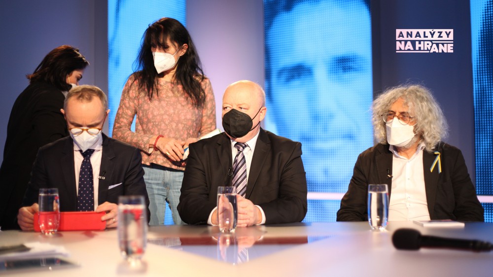 Analýzy Na hrane s T. Valáškom, P. Mackom a G. Mesežnikovom