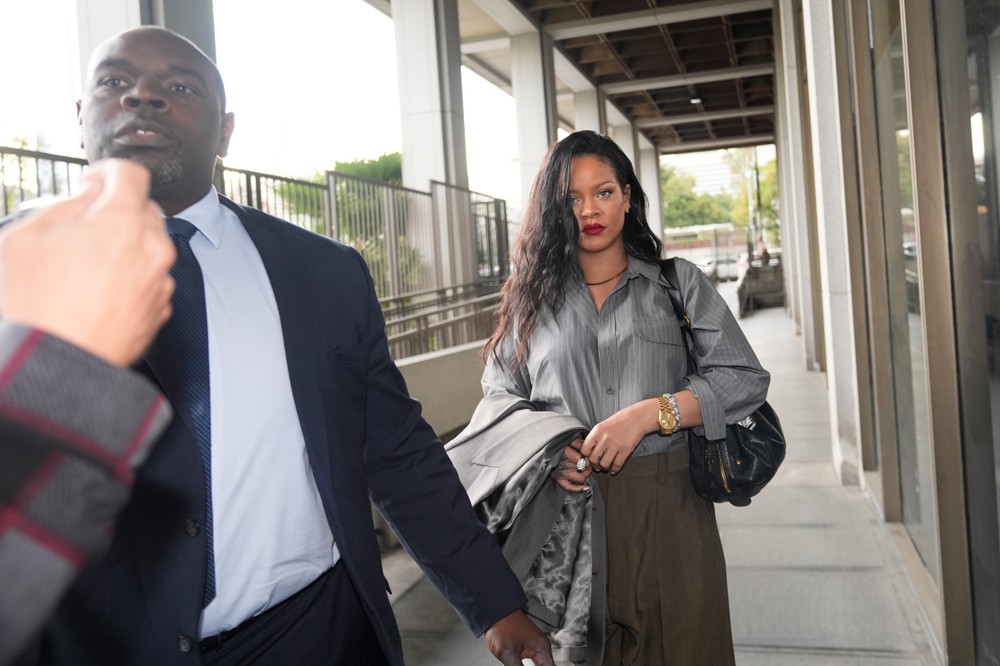 Rihanna na súde po streľbe na jej dom