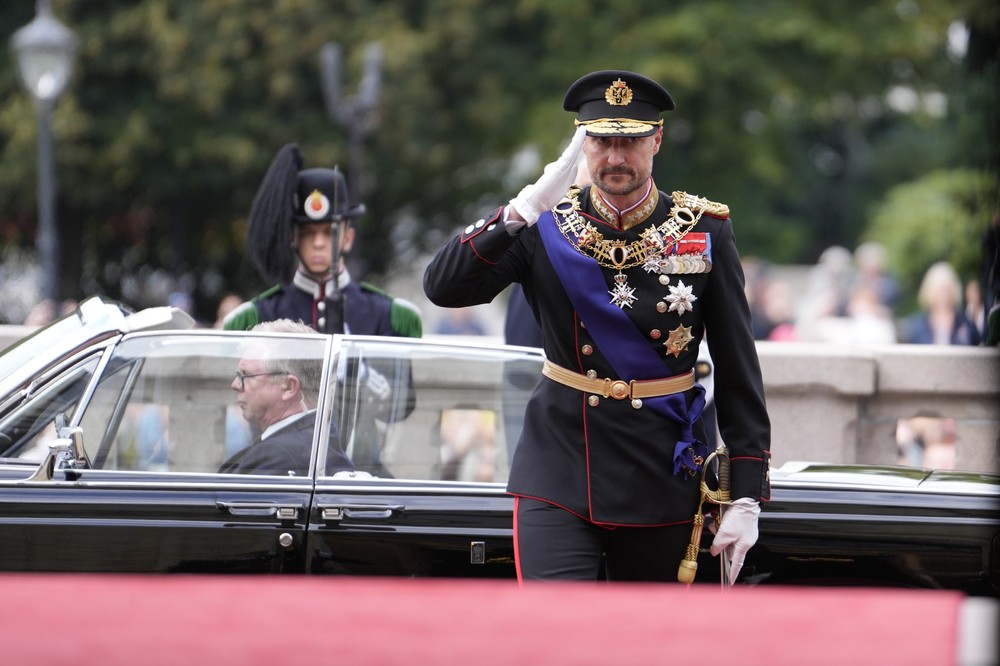 Haakon VIII skladá prísahu