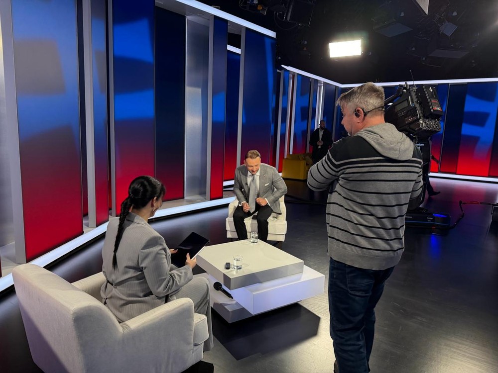 Politika 24 s Matúšom Šutajom Eštokom