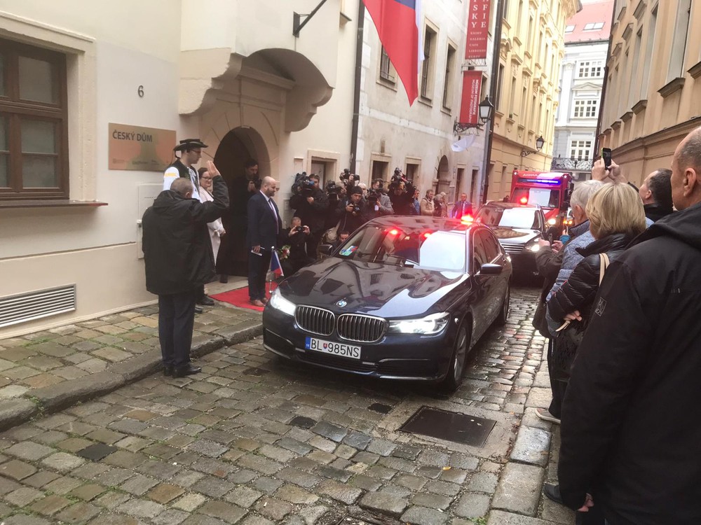  Prezidentka Zuzana Čaputová si spolu s prezidentom ČR Milošom Zemanom v Bratislave pripomínajú udalosti zo 17. novembra