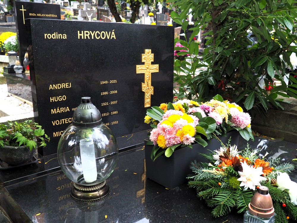30102025_hroby_Slavicie_udolie5169643
