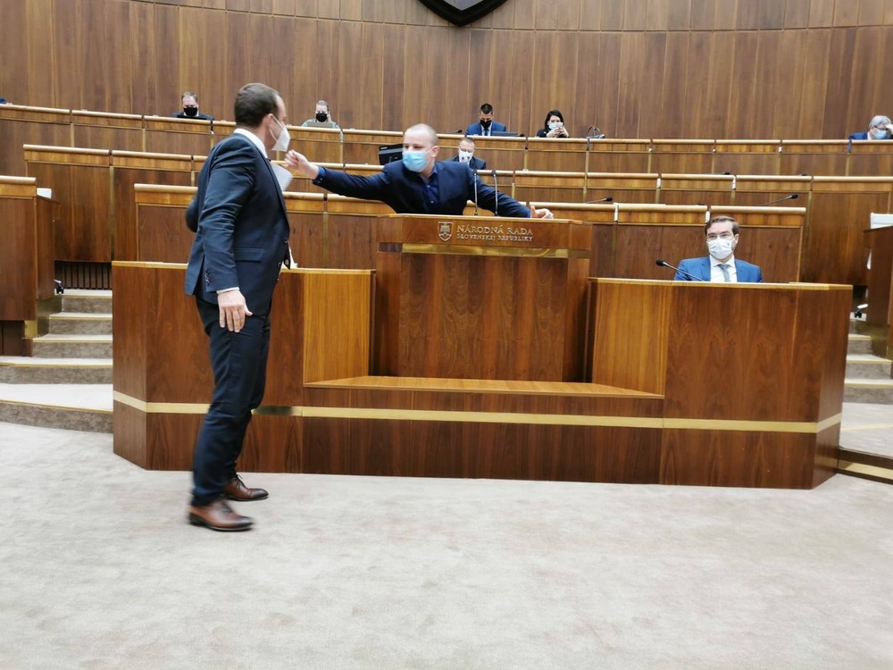 Roztržka v parlamente 