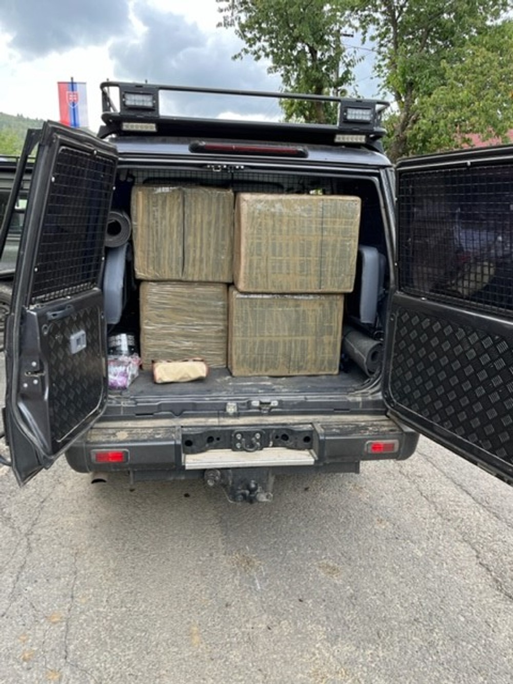 Zadržali päťsto kartónov pašovaných cigariet