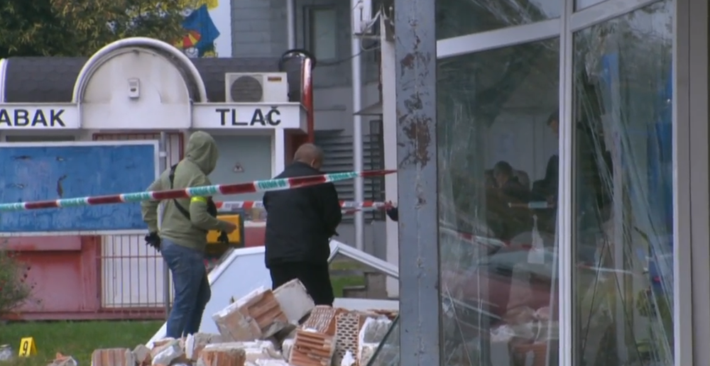 Košicami sa ozýval hlasitý výbuch. Dvaja páchatelia vyhodili do vzduchu bankomat