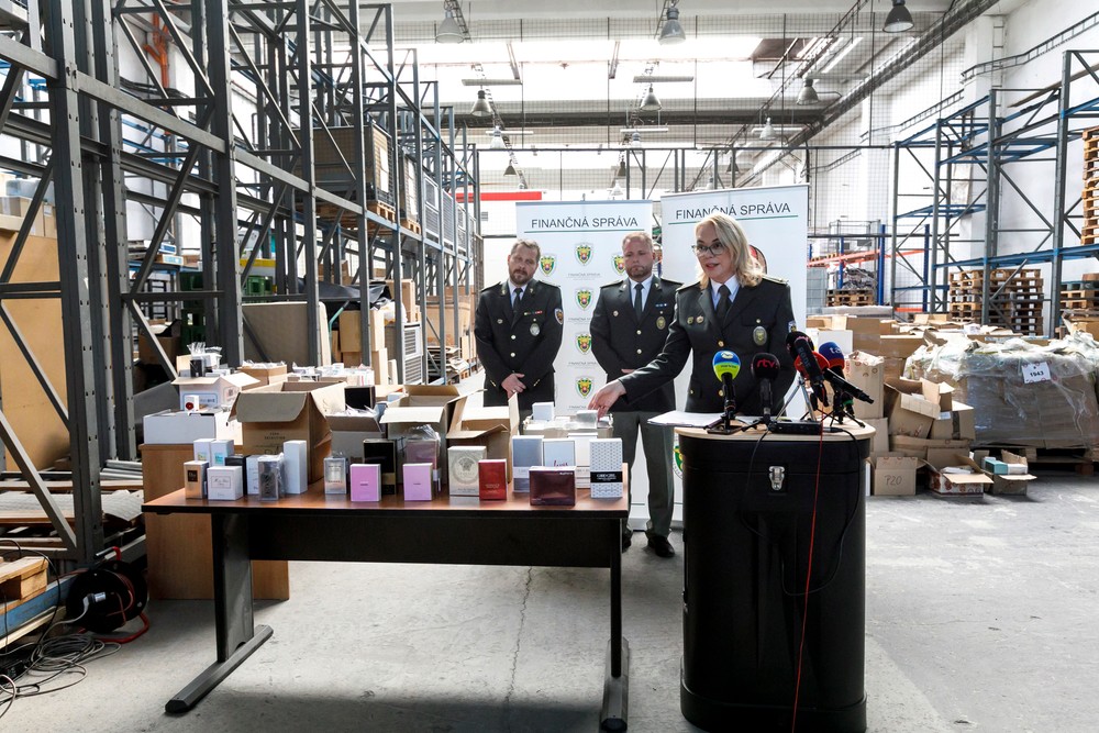 Bratislava FS falzifikáty parfumy zachytenie médiá fejkove parfumy (2)