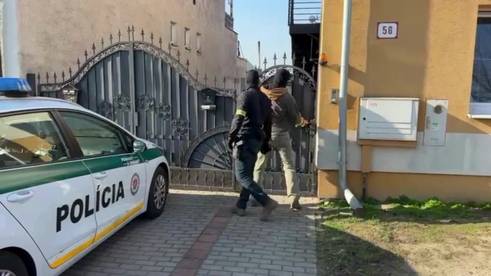 [multi] Polícia zasahuje pri protidrogovej akcii v Trnave 386