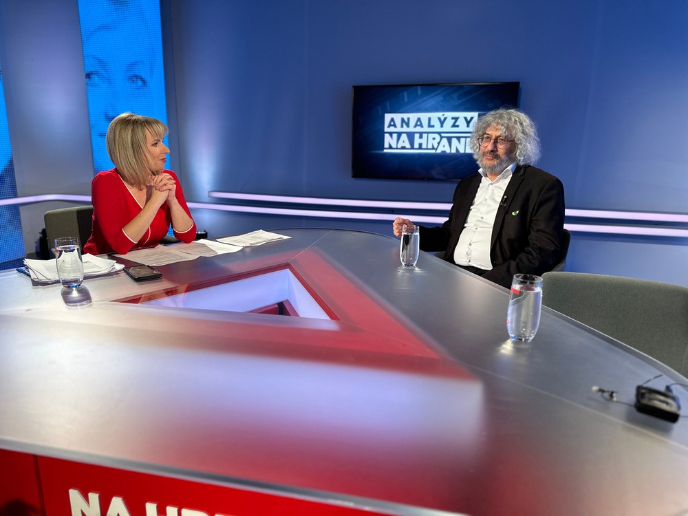 Analýzy Na hrane s Alojzom Hlinom a Grigorijom Mesežnikovom