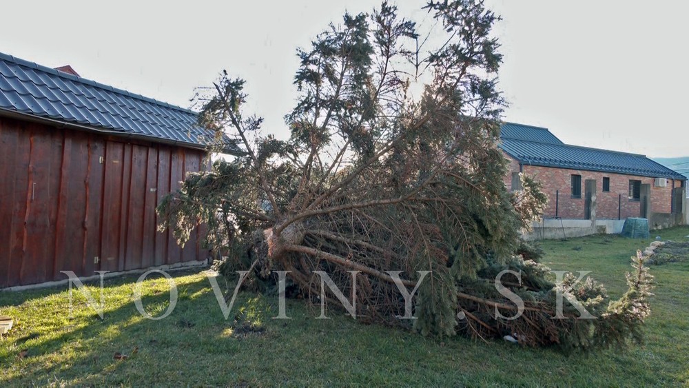 Veterná smršť v obci Jasenie