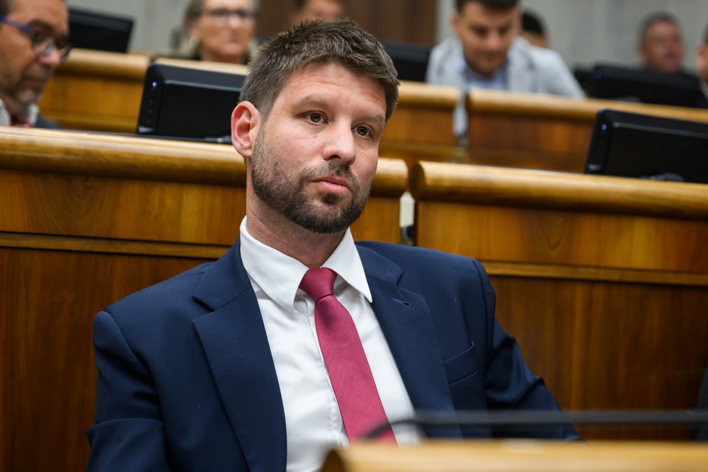 Rokovanie Národnej rady SR o návrhu na vyslovenie dôvery vláde