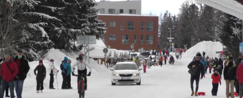Pekné počasie lákalo turistov na prechádzku 