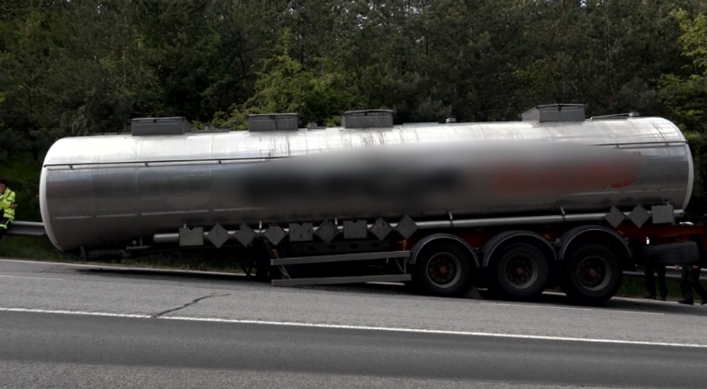 Nákladiaku sa odtrhla cisterna