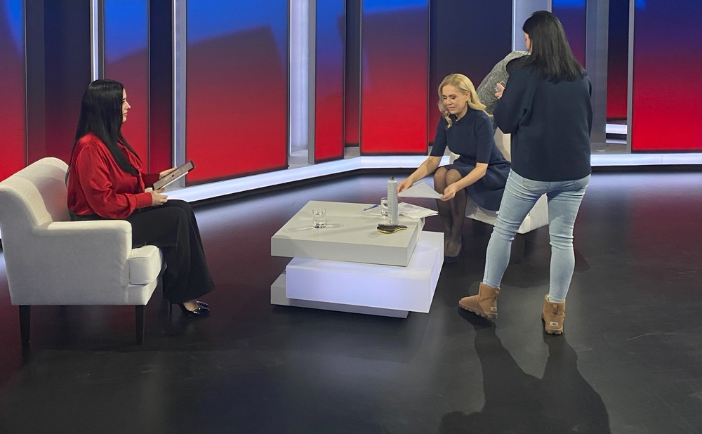 Politika 24 - Denisa Saková 1