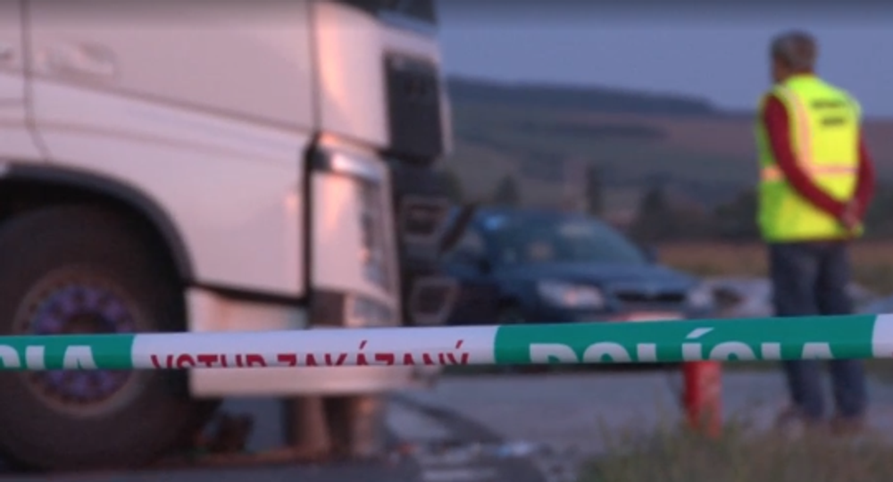 Zrážku s kamiónom neprežil mladý motorkár. Chyba kamionistu ho stála život 