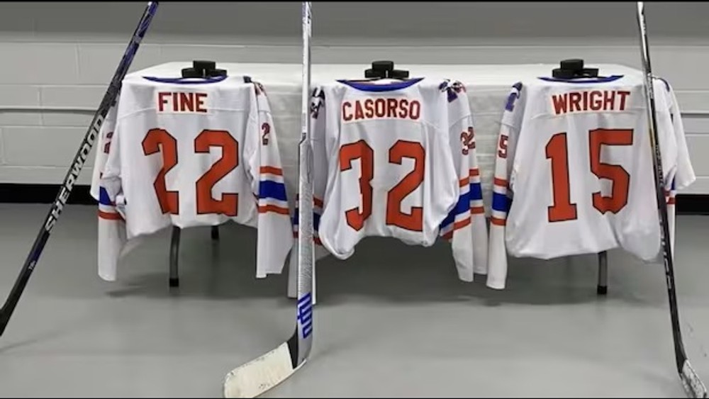 Dresy troch nebohých hokejistov