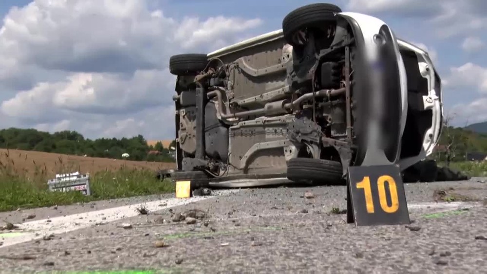 [multi]  Vážna kolízia auta a traktora 3099