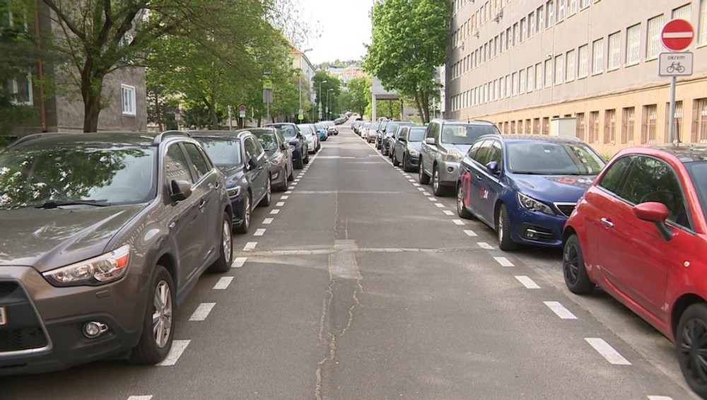 auta parkovanie parkovisko (1)