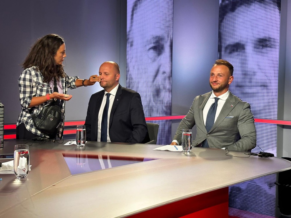 2b820f1b-3e96-419d-8bde-ecb555b0be75