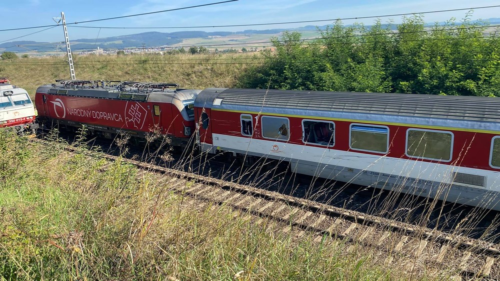 Nehoda nákladného auta s vlakom